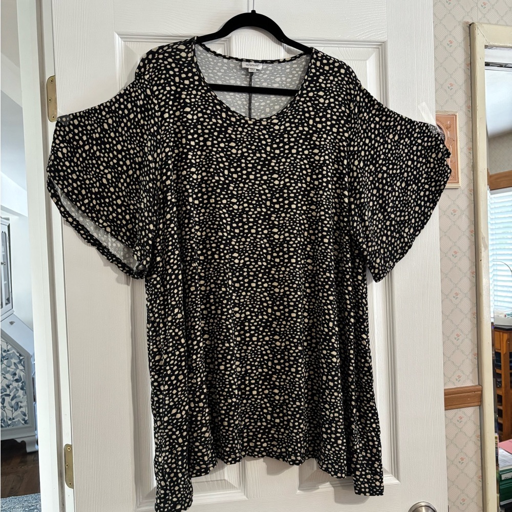 Avenue Black and beige Women's Blouse like new worn 1x